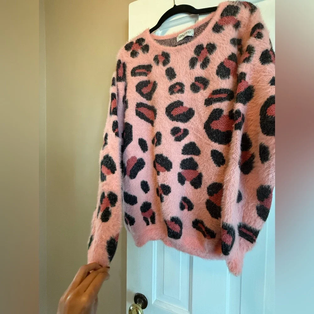 Ebby & I Pink Cheetah Fuzzy Scoop Neck Pullover Oversized Sweater Womens Size M
